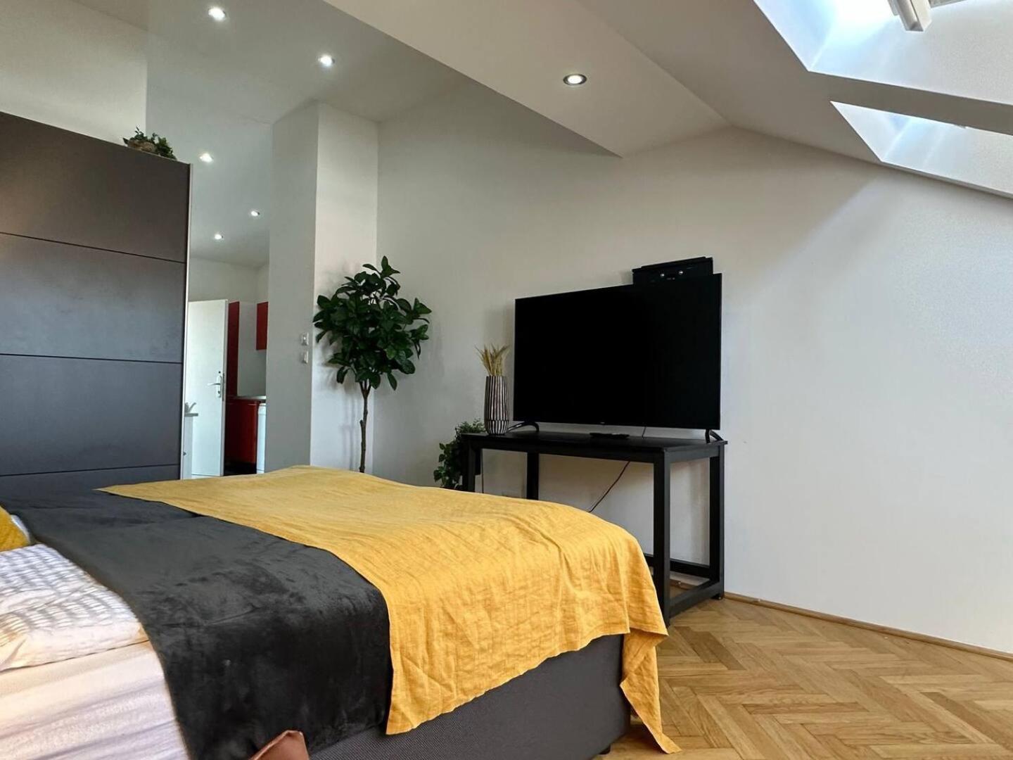 Designer Apartments, 2 Min To U1 Reumannplatz Вена Экстерьер фото